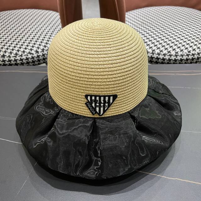 prada普拉达春夏新款显渔夫帽子女素颜遮脸薄款透气太阳帽夏天遮阳防晒盆帽