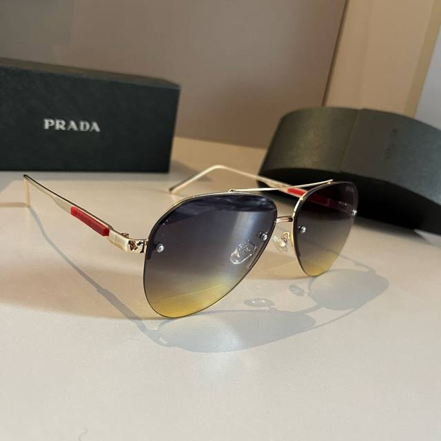 prada 普拉达 界级大师制造. 偏光墨镜 高档 潮流时尚百搭男士款百搭瘦脸太阳镜 高品质 ！开车太阳镜 ！
