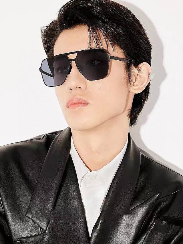 Gucc* 2025 新款男女情侣款太阳Ip电镀永不褪色 卖点：超轻超有弹性整幅眼镜无螺丝重要的是压不坏、镜片：高清尼龙偏光镜片 型号：G3731