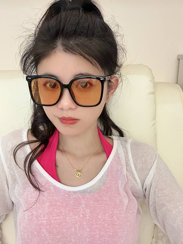 Gucci古驰 Gg方框太阳镜 完美品质 独特设计 适合各种脸型 亮相时装周 超时尚百搭 实物精致 情侣款 男女均可佩戴 型号：G2897