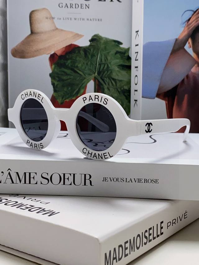 Chanel香奈儿 英文字母墨镜女款潮 欧美时尚街拍黑白条纹圆框太阳镜眼镜