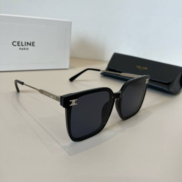 Celine赛琳2025新款太阳镜 每到夏天，墨镜都会成为必备的饰品， 除了让我们紫外线的伤害，更多的是起到“修容”的作用！