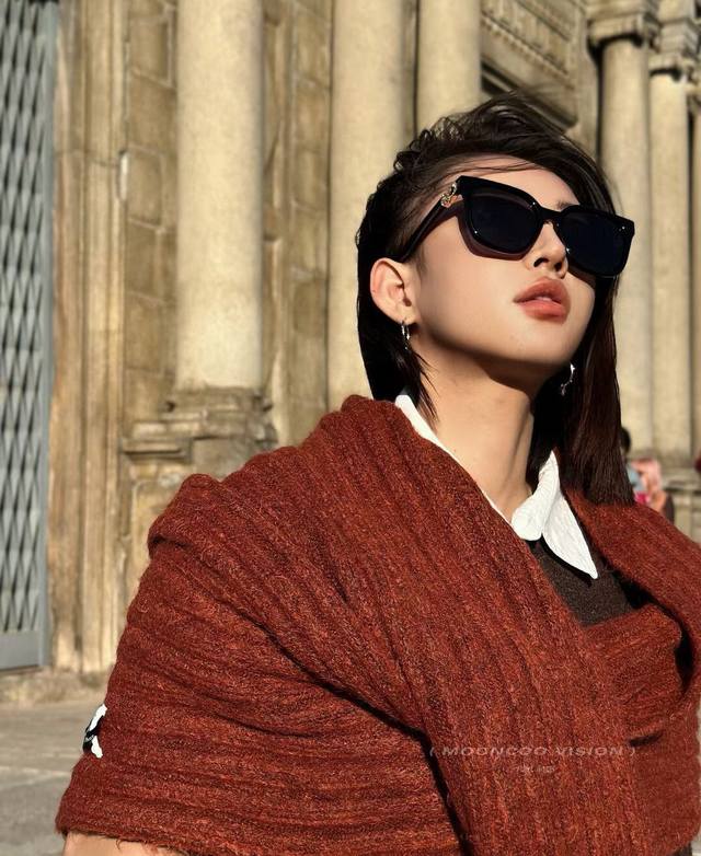Dior 2025新款潮流爆款 时尚方框太阳镜 佩戴舒适 网红潮款墨镜 女士高清加厚偏光太阳镜 高品质Tr镜框 型号Cd3753