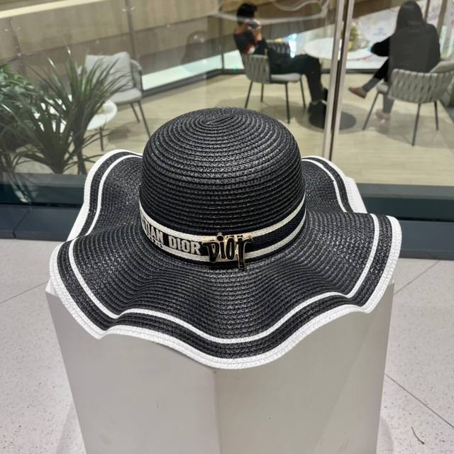 Dior迪奥 2025新款草编拼色大帽沿草帽，度假休闲必备，优雅大方的一款