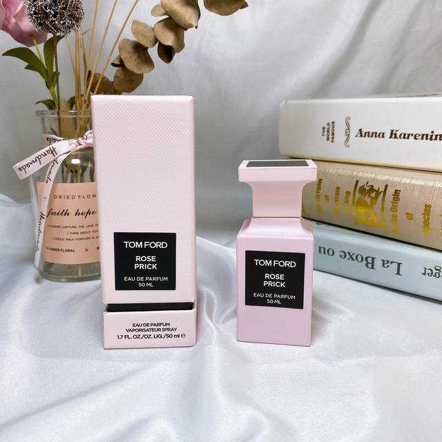Tom Ford汤姆福特荆刺玫瑰 Rose prick Tf粉香水礼盒50Ml Rose prick荆刺攻瑰香水，娇嫩诱惑刺痛之欢玫瑰生而带刺，轻微的刺痛往往能