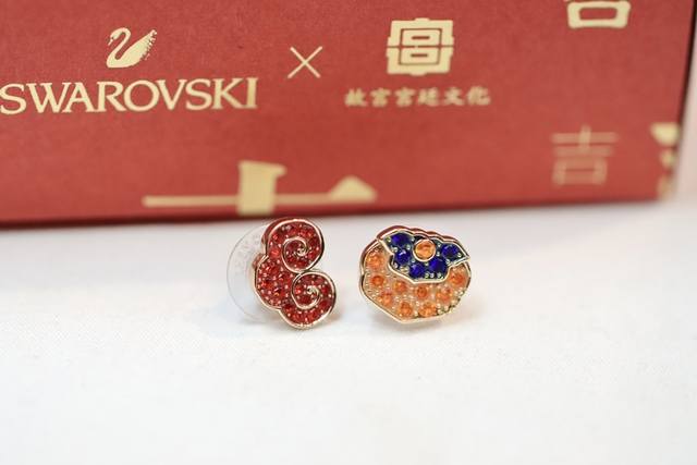 Swarovski 柿柿如意祥云 耳钉 高品质！配如图全套包装！全国！ 均自家实图拍摄，活动产品数量有限，售完即止！