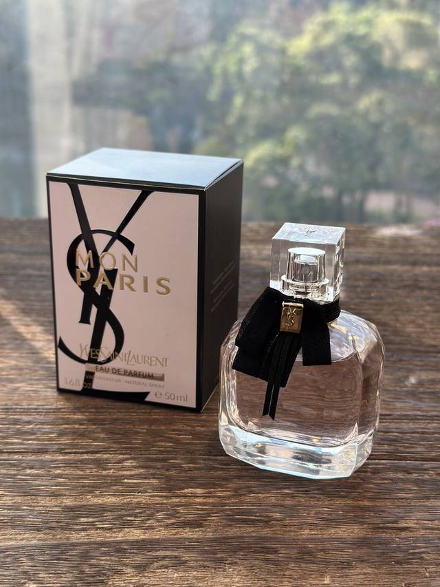 高端品质 反转巴黎50Ml 香调：花香果香调 前调：草莓、佛手柑、树莓 中调：曼陀罗、芍药、茉莉花、橙花 后调：广藿香、龙涎香醚藓苔结晶 充满诱惑的一瓶女人香，