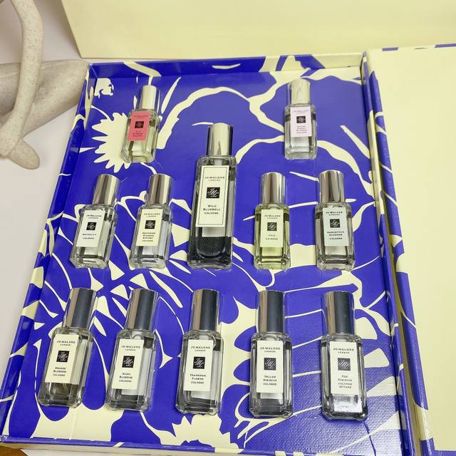 专柜品质 Jomalone祖玛珑祖马龙超值限量款蓝色花开十二件套，配礼品袋 12种香调分别为 经典蓝风铃30Ml 黄色木槿花9Ml 红色木槿花9Ml 限定版雪柚