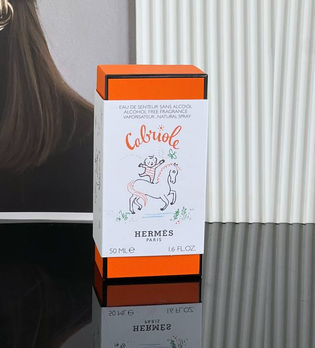 专柜品质 爱马仕宝宝香水 这是一款爱马仕特别针对婴幼儿调制的“无酒精”香水，小宝宝都能安心使用，成年的大宝宝直接没有任何负担 瓶身和 Alice Charbin