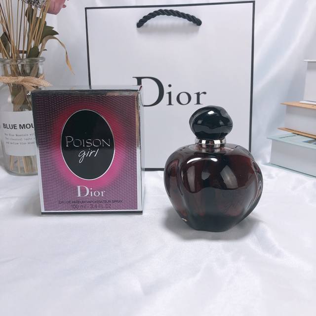 专柜品质 Dior迪奥粉毒女士持久香水淡香精100Ml ， 首调: 苦橙中调: 格拉斯五月玫瑰，大马士革玫瑰基调: 香草，零陵香豆，檀木，吐鲁香脂，杏仁