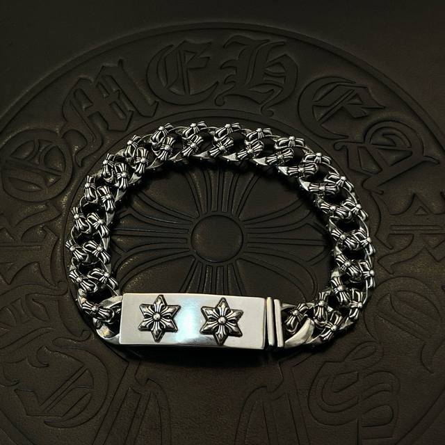 专柜品质Chrome Hearts克罗心经典复古麻花十字花双六星芒手链，凹凸造型不同的花纹设计风格 呈现出与众不同 十字架 童军花是克罗心的志 所以更经久不衰