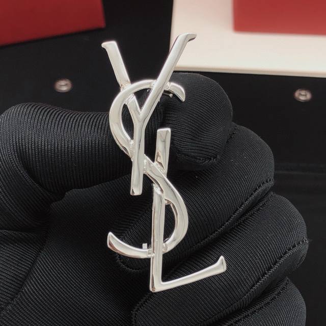 编号Yxz0031 Yvessaintlauren*最新款光面胸针 一致Zp黄铜材质