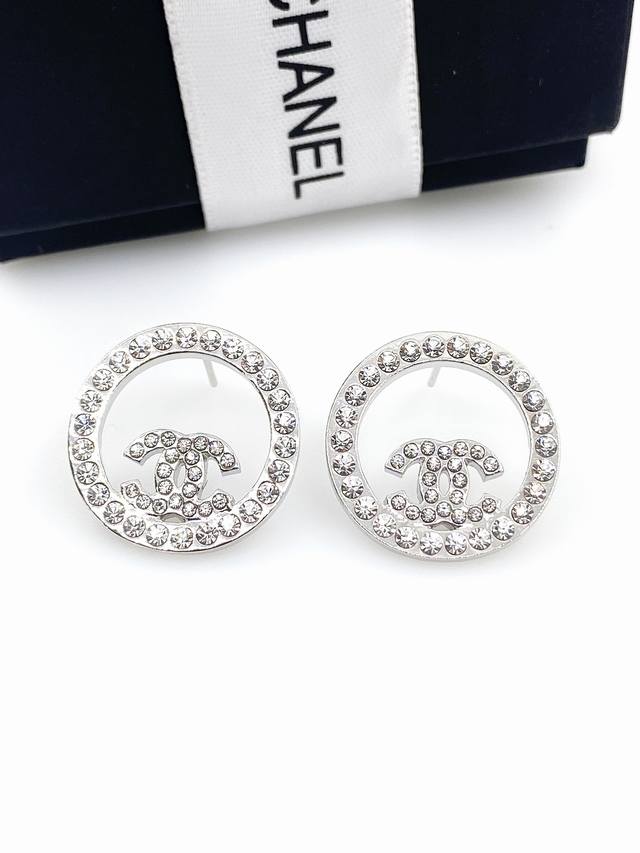 Chanel 圆形双C耳钉 精致轻奢 非常耐看的一款耳钉 Zp材质 S925银针