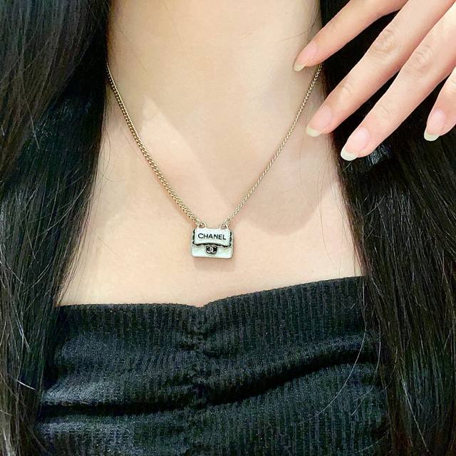 香奈儿包包字母双C项链