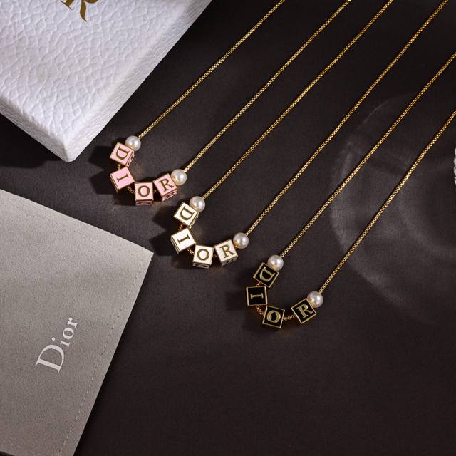 Dior 迪奥 早春新品 字母滴油 项链 精选原版一致黄铜材质 精工打造 酷毙了