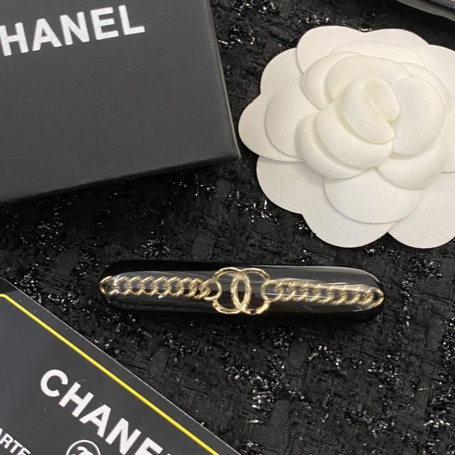 编码H486 香奈儿发夹热销款火爆上新 Chanel22C新款Vintag中古亚克力发夹 一致Zp，采用最实用的弹簧夹 黑金配色，复古经典，富家千金必备款
