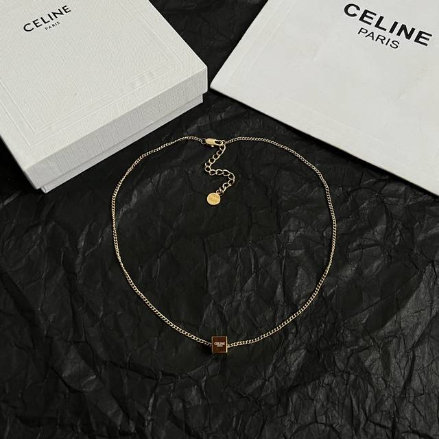 Celine 赛琳 项链 一直是简约时尚界的标杆大胆的设计 百看不厌搭配起来更Fashion 长度：62厘米