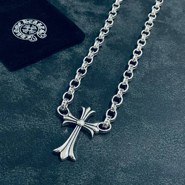 Chrome Hearts 克罗心十字架吊坠 连体字母项链 进口对版工艺 纯手工打造 ～正品开模潮流时尚必备 男女均可佩戴 情侣款同款 摇滚朋克泰银风格 复古元