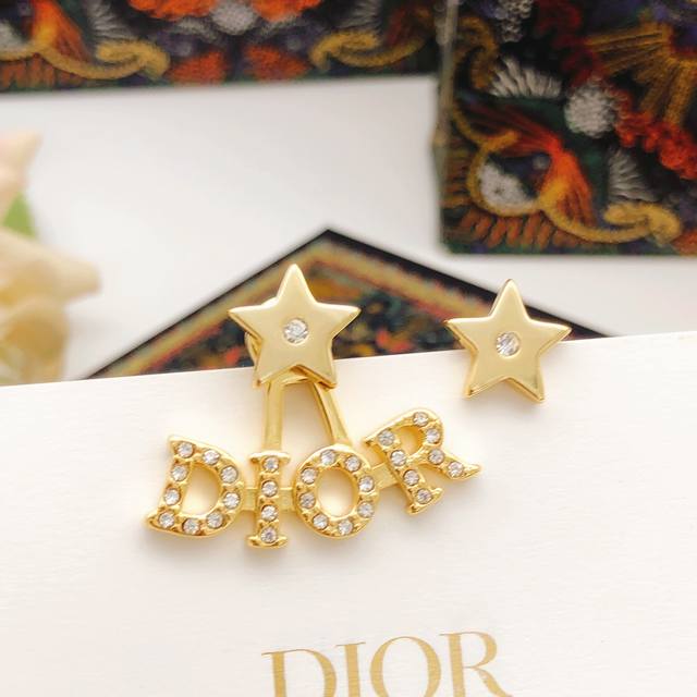 编号Ded0643 Dio*最新款星星镶钻耳钉 一致Z批黄铜材质