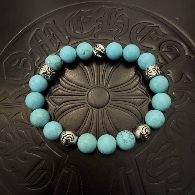 新款 专柜品质 Chrome Hearts克罗心 经典复古多元素绿松石手串手链 ，快手 Ins 小红书热门，凹凸造型不同的花纹设计风格呈现出与众不同 十字架童军