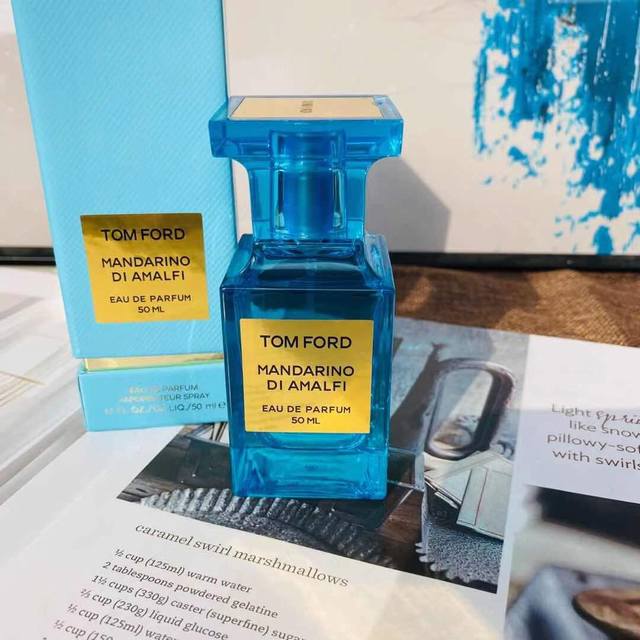 专柜品质 Tom Ford 汤姆福特Tf阿玛菲柑橘香水50Ml 前调：龙蒿 薄荷 黑醋栗橘子 香柠檬 葡萄柚中调：柠檬叶油 罗勒 百里香 野花 黑胡椒 橙子花