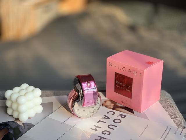 高端品质 越南香水 高端Bvlgari 宝格丽 Pink Sapphire车轮粉晶女士香水65Ml， 香 调：清新花香调 前 味：荷花，橘子中 味：天芥菜，鸢尾