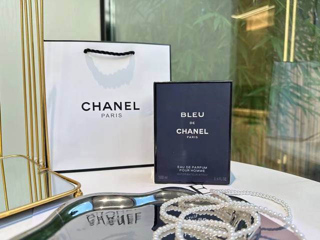 专柜品质 Chanel香奈儿蔚蓝浓香 每个女孩子都有属于自己独特的香味，香水对我来说是不可或缺的一样东西了 ，闻香识女人这句话可真是一点儿都没说错。 跟大家分享
