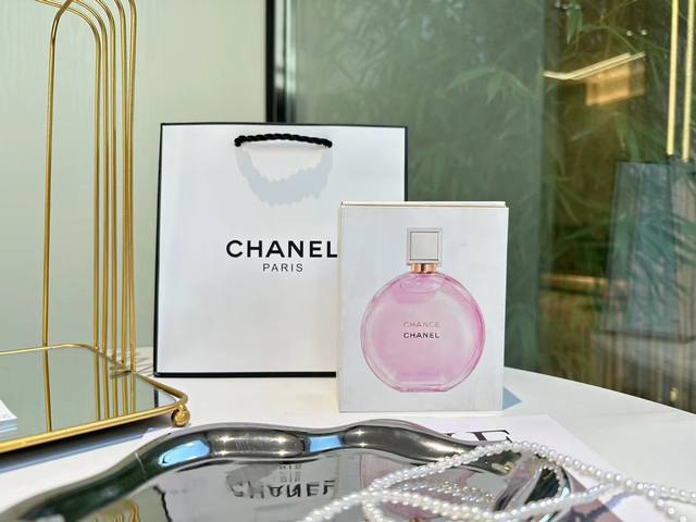 专柜品质 Chanel香奈儿粉色邂逅 想要变成一枚走路都带香的精致女孩，香水的选择真的Hin重要。这些年我也囤了不少香水了，但能让我一直舍不得换的也就只有这款香