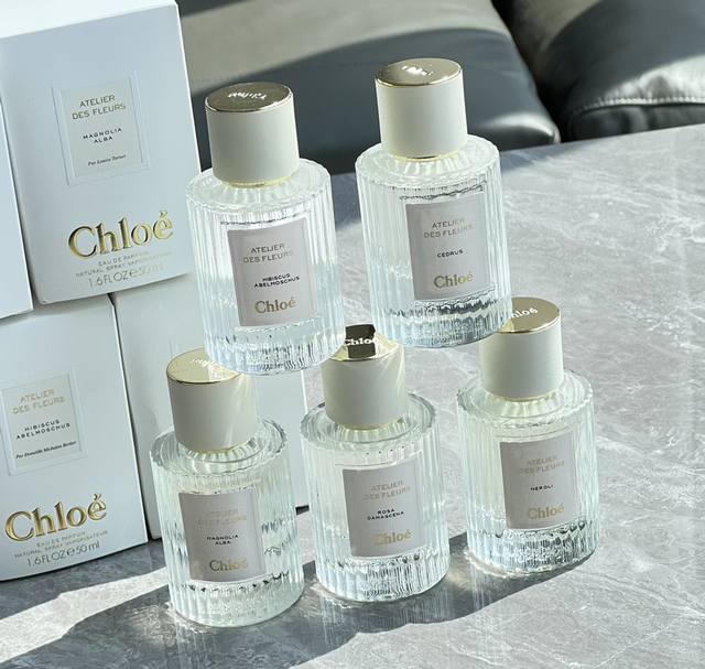专柜品质 超级无敌高级的仙女香 Chloe 蔻依新款仙境花园香水来啦始于颜值，终于香调 浓香型，很持久～洗完澡手腕还继续散发淡淡的花香非常的瓶身简约风,坠手的重