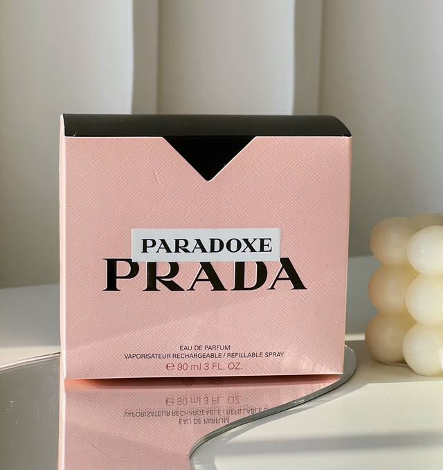 专柜品质 Prada新香我本莫测！非世俗艺术香氛来袭Prada堪称香水届哲学家，这次的新香！瓶身的设计是Prada经典三角标志，在神秘又大胆的同时杂糅了特别的花