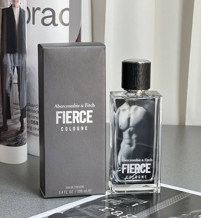 专柜品质 Abercrombie Fitch裸男古龙香水 规格: Ml 前调:苦橙叶 小豆蔻 柠檬 橙子 冷杉 海水 中调:茉莉 迷迭香 玫瑰 铃兰 鼠尾草 后