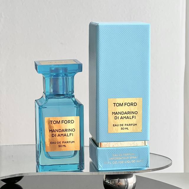 专柜品质 款2Tom Ford 汤姆福特Tf阿玛菲柑橘香水50Ml前调：龙蒿 薄荷 黑醋栗橘子 香柠檬 葡萄柚中调：柠檬叶油 罗勒 百里香 野花 黑胡椒 橙子花