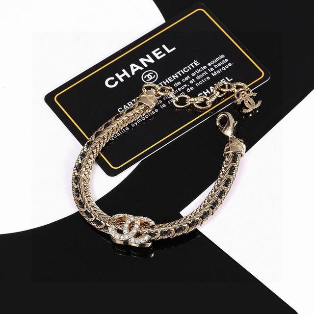 chanel 小香奈儿皮带手链 高端品质，专柜同材质，真正黄铜，离子电镀，独家实拍图做工精致细腻，重工版本，超级仙女唯美的一款，做工超级细心无漏洞，媲美Zp买到
