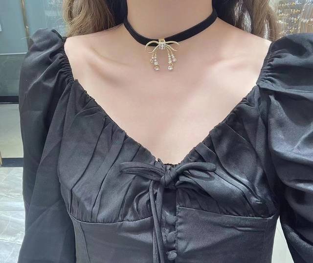 缪缪 Miumiu蝴蝶绒布颈链 做工精致细腻重工版本超级仙女唯美的一款做工超级细心无漏洞
