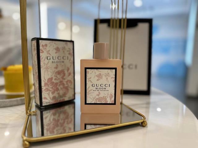 专柜品质 花悦家族出新品啦众所周知小孩纸才做选择 Guccibloom一直是Gucci香水超受欢迎的系列。 Bloom就是喜欢茉莉 晚香玉 铃兰等等等白花香人士