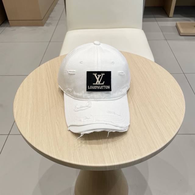 lv路易威登 2025新款上架 今年赛琳家每款帽子都想拥有～ 设计轻易休闲时髦又带高级感 超好搭配 帽型不用多说 绝对好看！ 赶快Get秀场同款吧