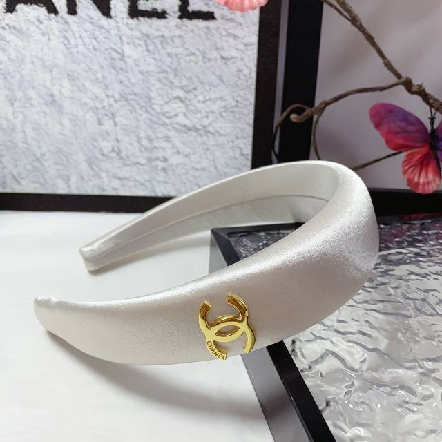 chanel小香 Chanel发箍 超显高颅顶 Logo轻奢风发箍气质百搭小仙女必入单品名媛风十足～宝藏款 闭眼入推荐款 单个