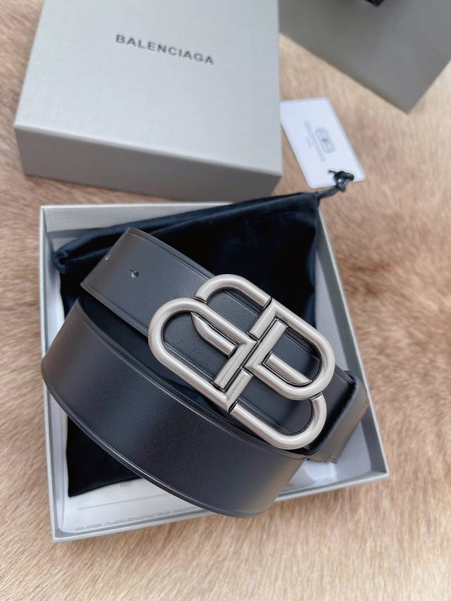 balenciaga 巴黎世家意大利原厂树膏皮，纯铜复古五金，正品尺寸3.5Cm 顶级