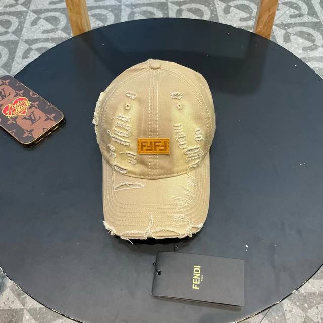 fe*Di芬迪新款双F老花牛仔棒球帽极简高级风，网红时尚达人的潮搭单品