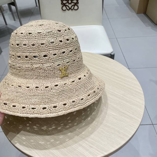 lv路易威登拉菲草帽，渔夫帽，高级做工贼难，供不应求，卖一个少一个，头围57Cm