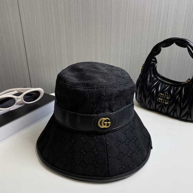 原单品质 Gucci古奇渔夫帽官网新品Gucci渔夫帽火爆来袭 工艺非常精美 高档大气上档次！低调奢华，方便携带！跑量！