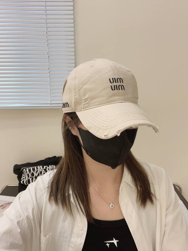 miumiu新款素色刺绣棒球帽 当下爆热的色系-街头感十足！ 潮流百搭，小红书种草，毒药 Get上你们的男朋友，一起Cool