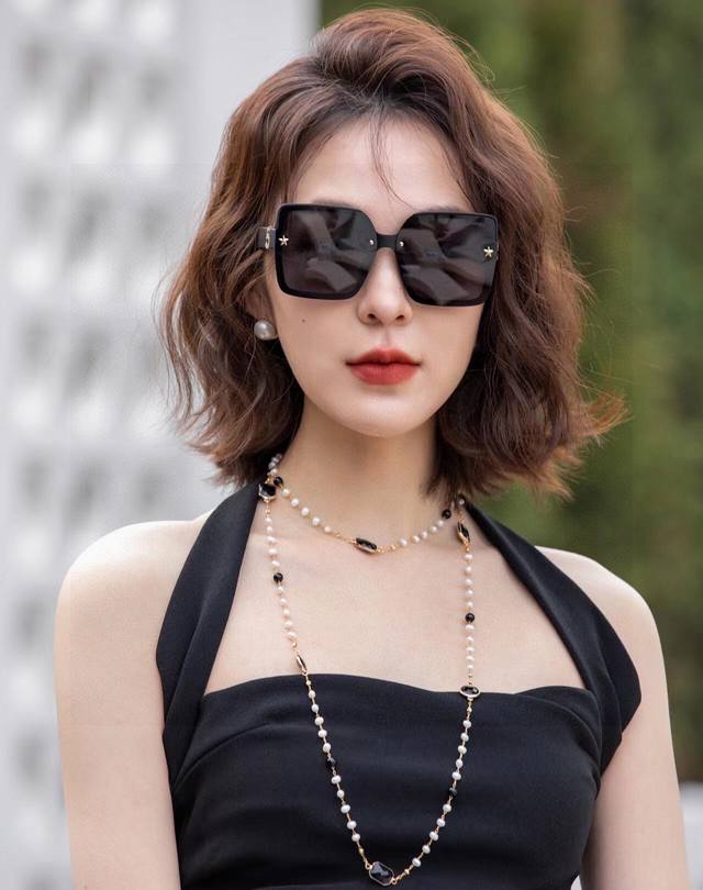 chanel 香奈儿 2025新款潮流爆款 时尚方框太阳镜 佩戴舒适 网红潮款墨镜 女士高清加厚偏光太阳镜 高品质Tr镜框 型号Ch9851