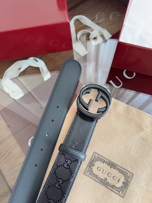 gucci 经典Pvc定制亮光面料 宽度4.0Cm 专柜新版Logo横标，原版进口南非皮底，精品双G铜扣 高端品质，不惧对比。