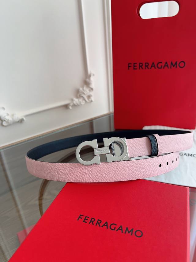 ferragamo 菲拉格慕 高端品质 ．双面色可用．长度可自行裁剪达到修身效果．材料：带身彩用进口头层牛皮制作.精美 高端大气上档次.实物拍摄 宽度:2.5C