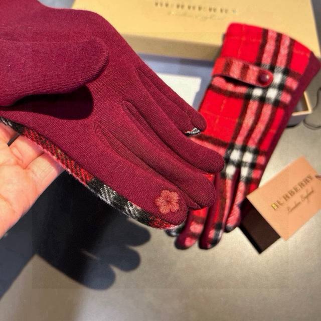 巴宝莉Burberry 专柜新品羊毛手套，时尚手套，秋冬保暖加绒内里，经典格子，上手超舒适柔软、百搭！均码