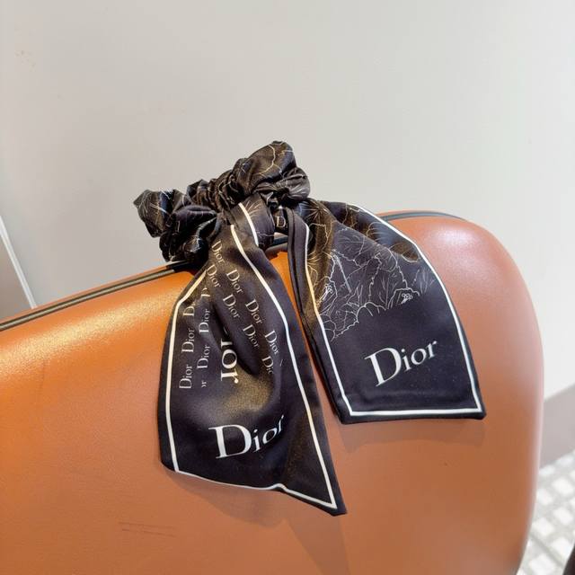 配包装 Dior 迪奥 字母飘带马尾发圈 蝴蝶结肠圈，高档韩版皮筋，经典花型设计， 高端大气，名媛范儿，