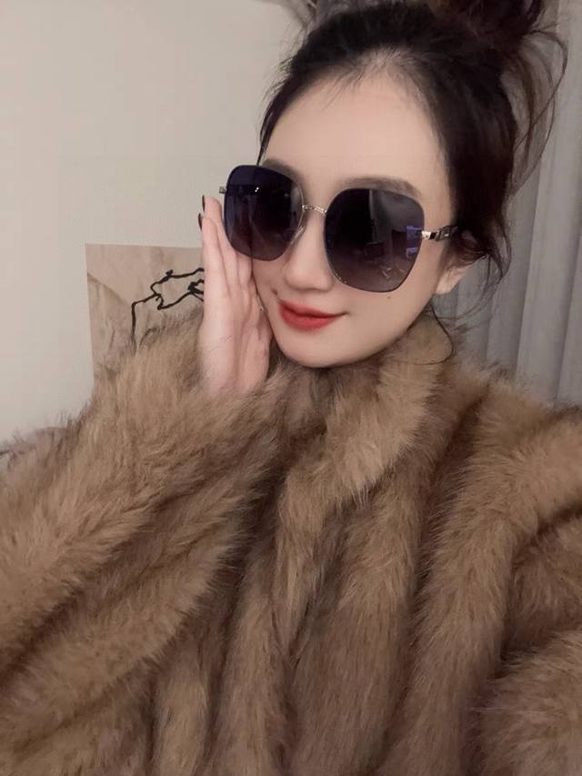 gucci古驰 Gg圆框太阳镜 完美品质 独特设计 适合各种脸型 亮相时装周 超时尚百搭 实物精致 情侣款 男女均可佩戴 型号：G9388