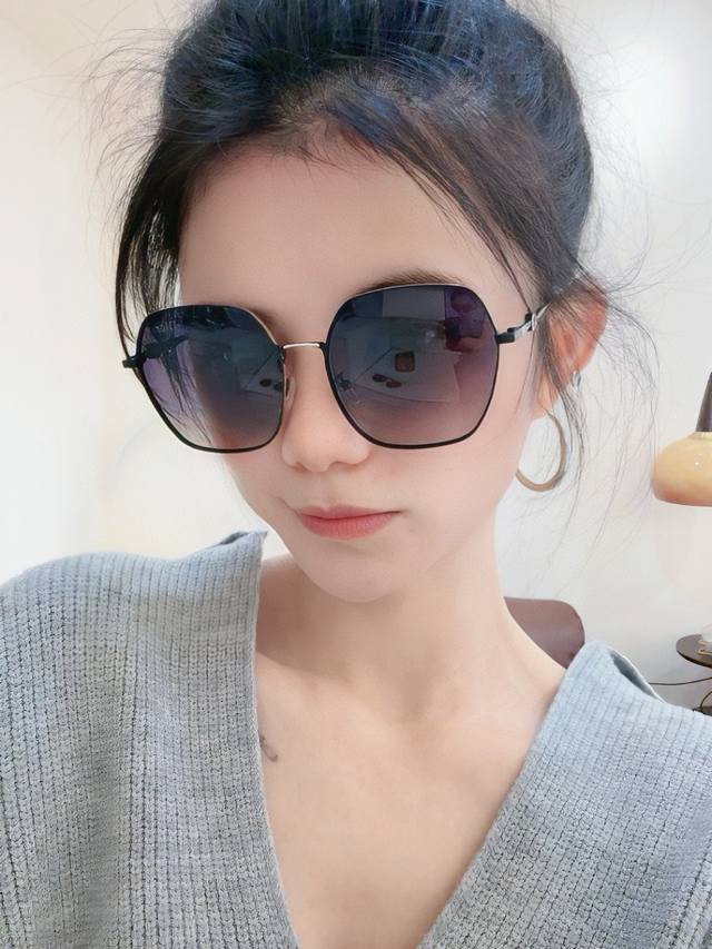 dior时尚方框太阳镜顶级奢侈品 高品质 [亲亲] 气质非凡 女士开车墨镜[爱情] 型号：Cd7210