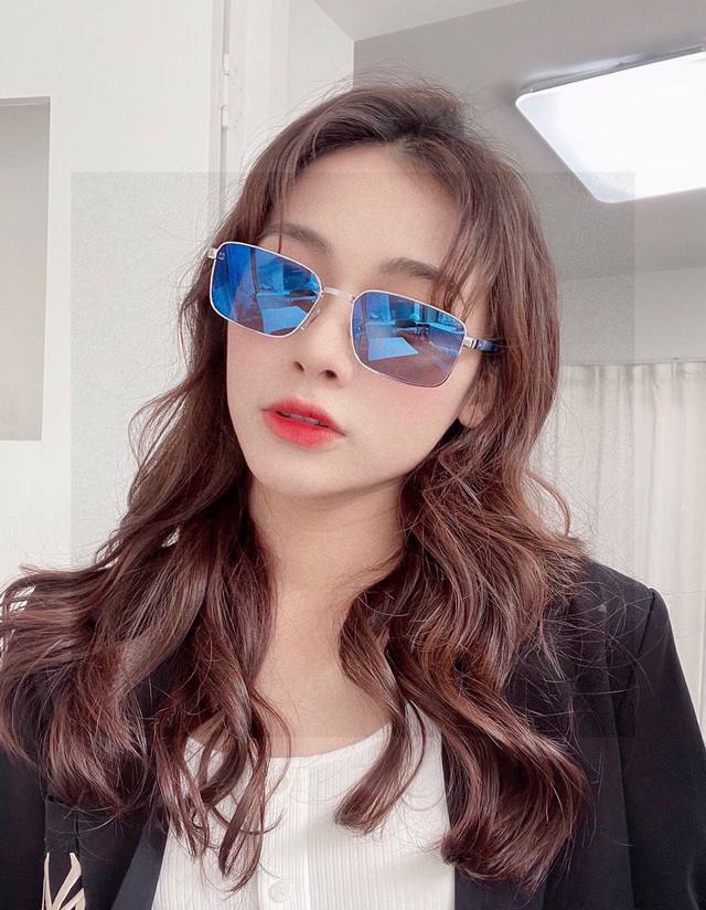 古奇Gucci 原单品质男女同款偏光太阳镜 材质：高清宝丽来偏光镜片、板材印字Logo镜腿。小框精致太阳镜看细节就知道大师手工制作设计，做工精致，高端大气，适合